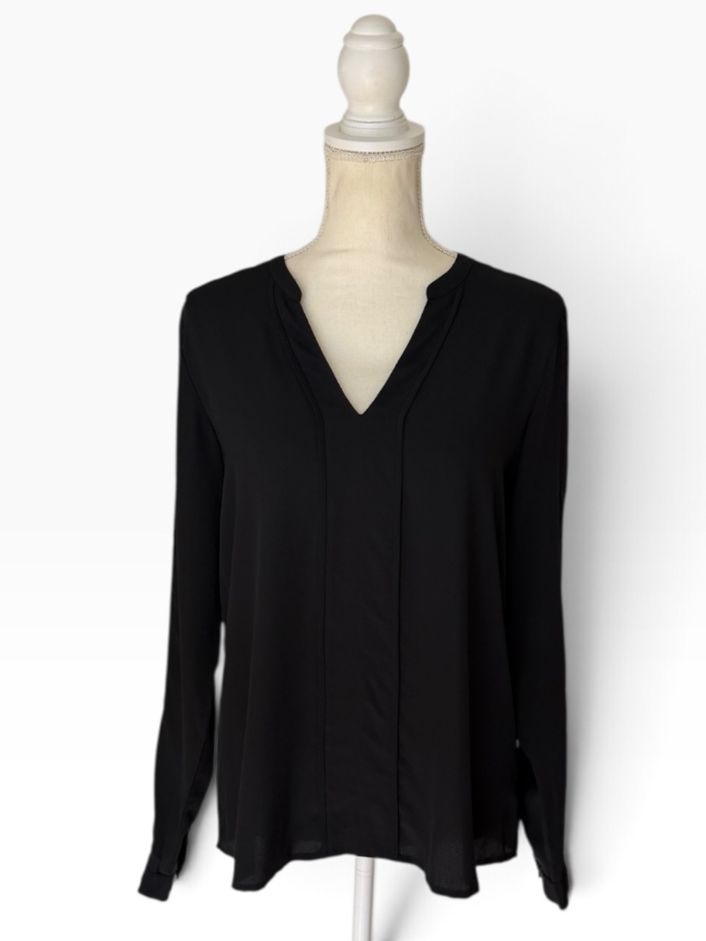 Diane von Furstenberg DVF Black 100% Silk V Neck Long Sleeve Blouse Size 8